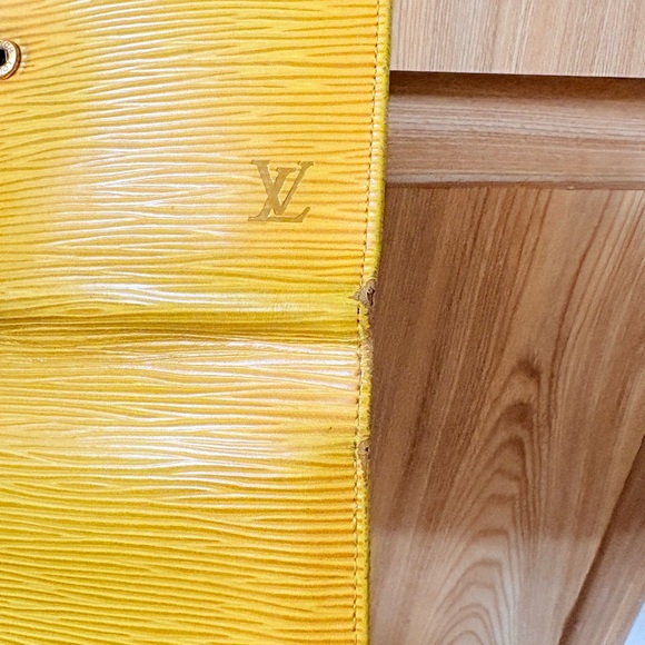 Auth Louis Vuitton Epi kiss-lock long wallet Clutch - Picture 11 of 15